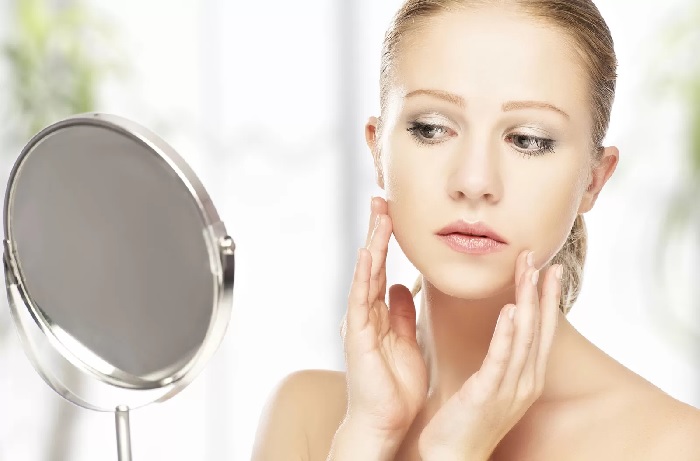 Saiba como preparar a pele antes de fazer a maquiagem e a importância do demaquilante