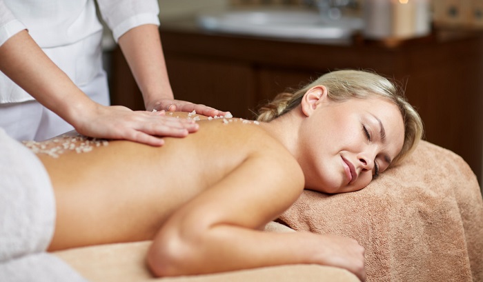 Saiba como proceder após esfoliar demais a pele