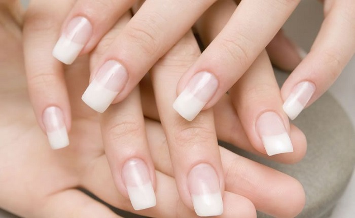 Saiba como remover a unha de gel sem ter que ir à manicure