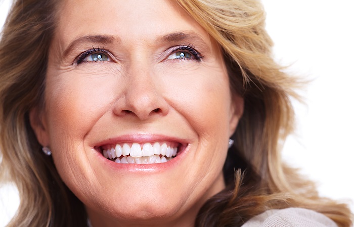 Entenda como fica a pele da mulher durante a menopausa