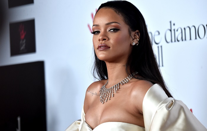 Rihanna lança linha de cosméticos Fenty Beauty