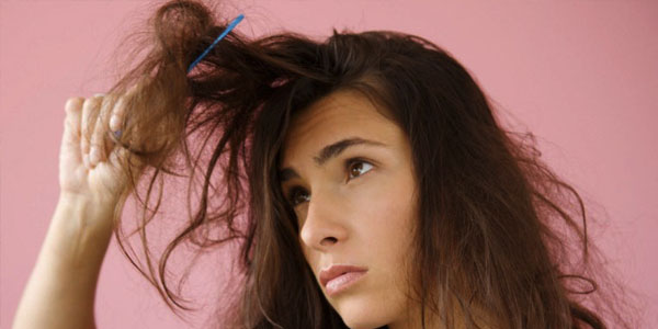 Descubra as diferenças entre os tipos de produtos usados para reparar o cabelo