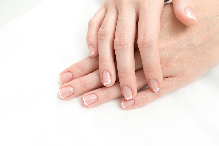 O que causa unhas fracas e como tratá-las